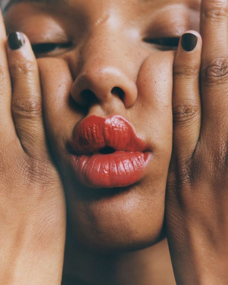 L I P S H A P E - nro 2